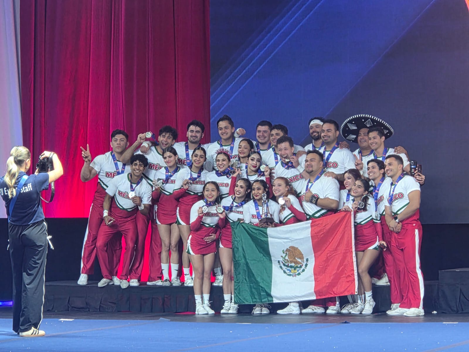 Team México Coed Premier en podium