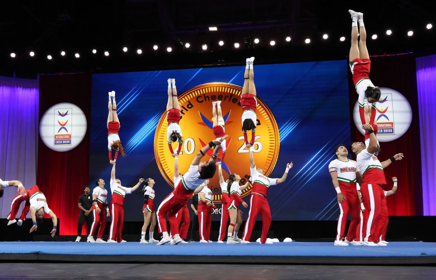 Team México Coed Premier en rutina de handsky